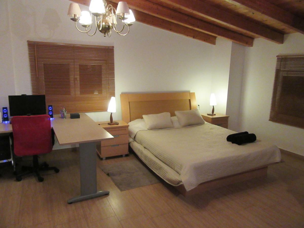 Villa Maria Louiza Near Airport 아르테미다 외부 사진